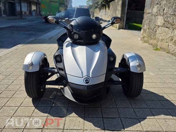 Bombardier CAN AM SPYDER