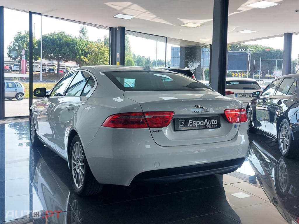 Jaguar XE 2.0 D Prestige