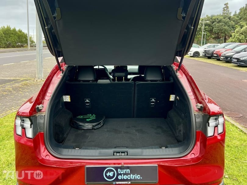 Ford Mustang Mach-E 75.7 kWh Base