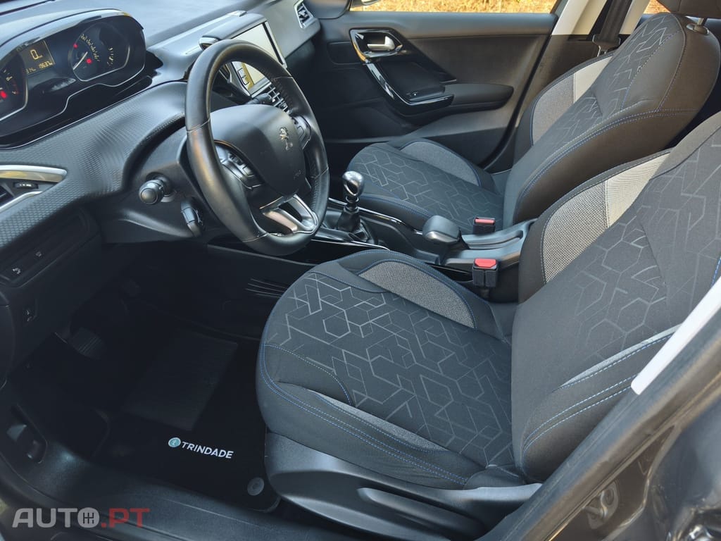 Peugeot 2008 1.2 PureTech Signature