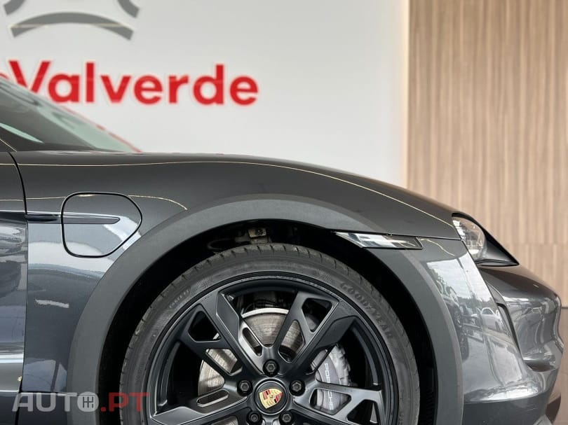 Porsche Taycan 4
