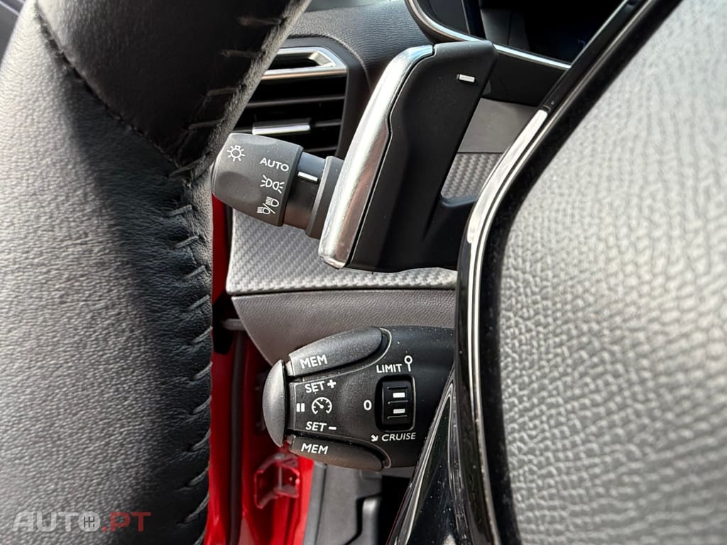Peugeot 208 PureTech 100 EAT8 Allure