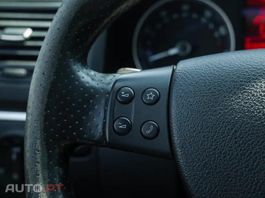 Volkswagen Golf 3.2 R32 4Motion DSG
