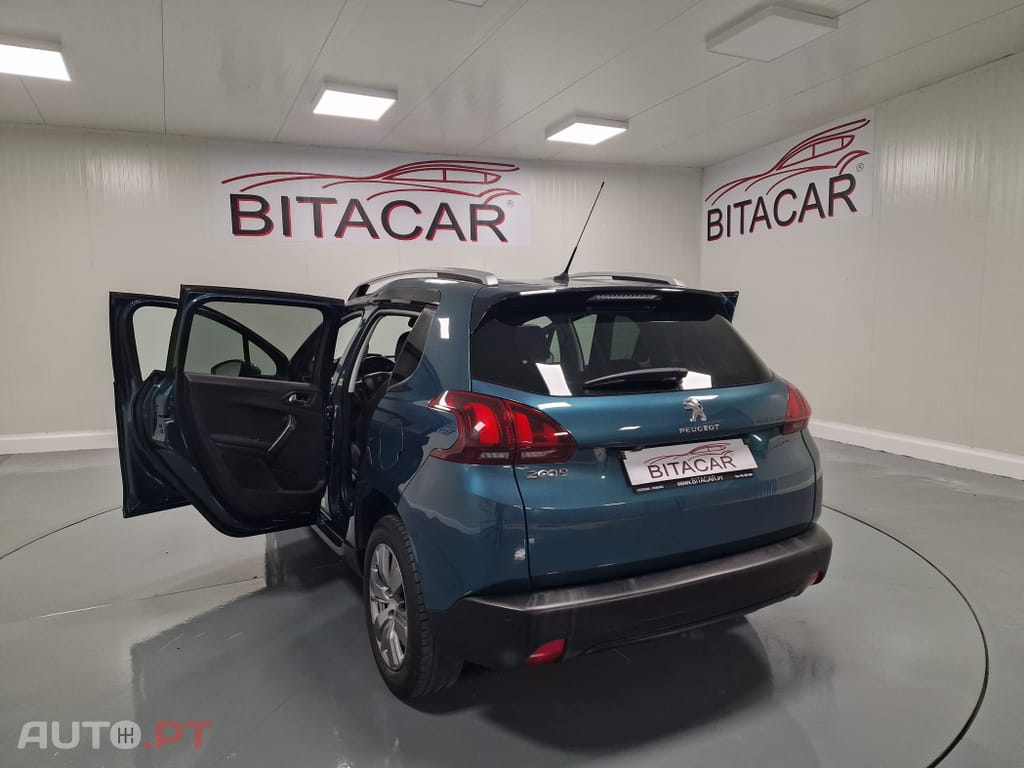 Peugeot 2008 1.2 PURETECH STYLE
