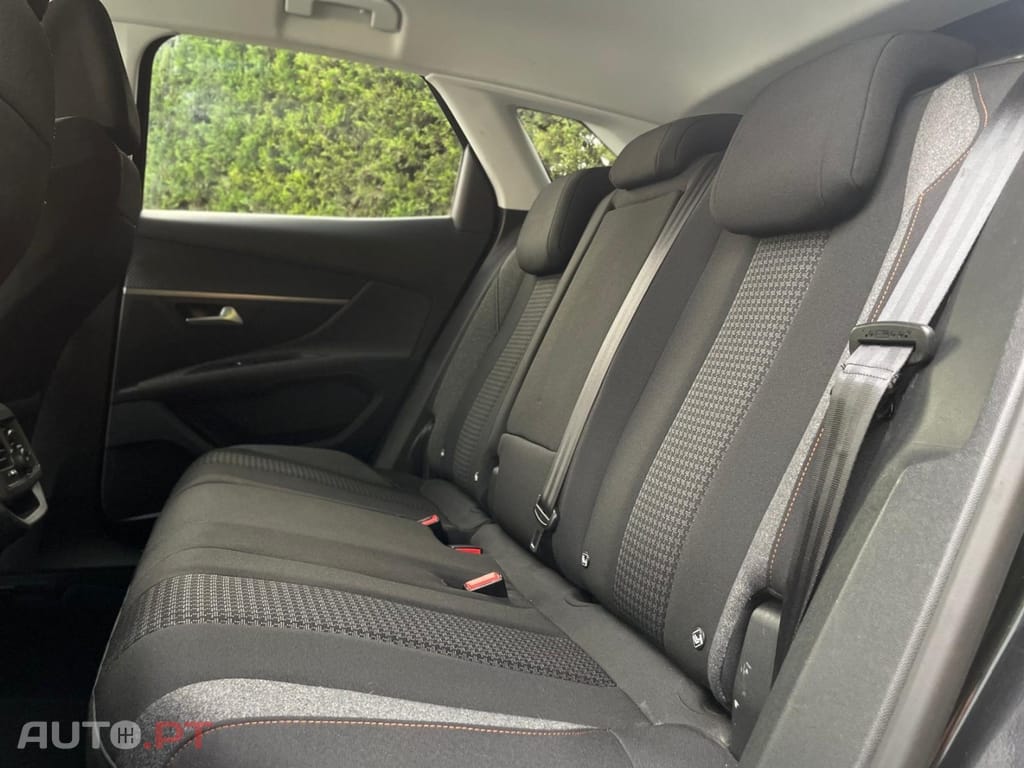 Peugeot 3008 1.2 PureTech I-Cockpit Navi EAT8