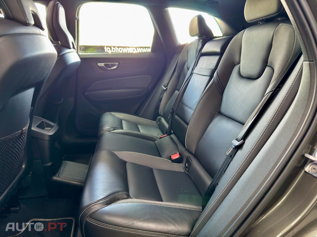 Volvo XC60 2.0 T8 PHEV R-Design AWD