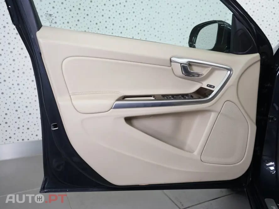 Volvo V60 2.4 D6 Summum AWD Phev