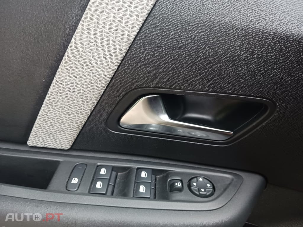 Citroen C4 X 1.2 PureTech Plus EAT8