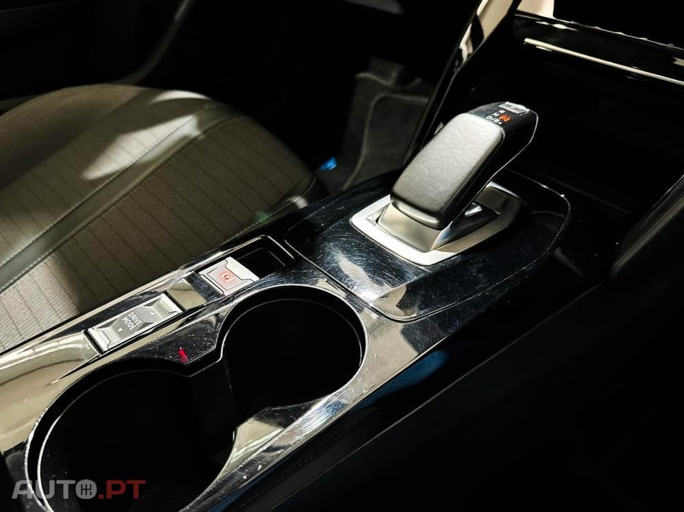 Peugeot E-2008 50 kWh Allure Pack