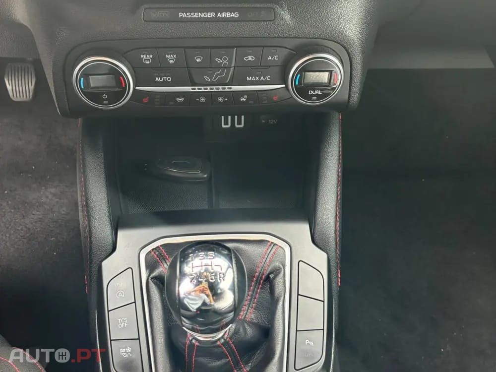 Ford Focus 1.0 EcoBoost Mild-Hybrid ST-Line X — fotografia 10
