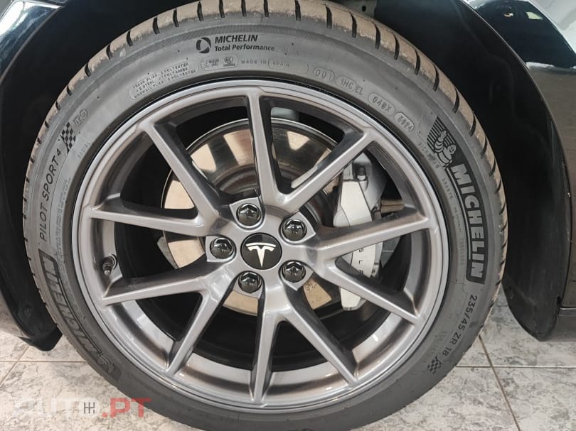 Tesla Model 3 Long Range AWD Dual Motor