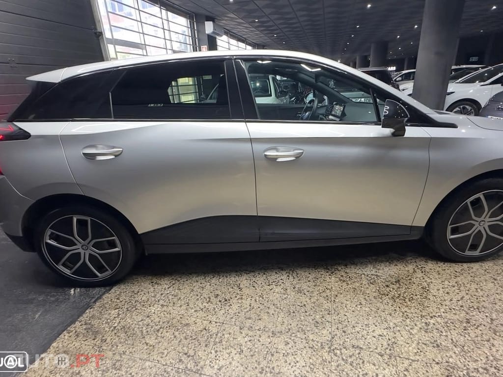 MG MG4 77 kWh Extended Range Luxury