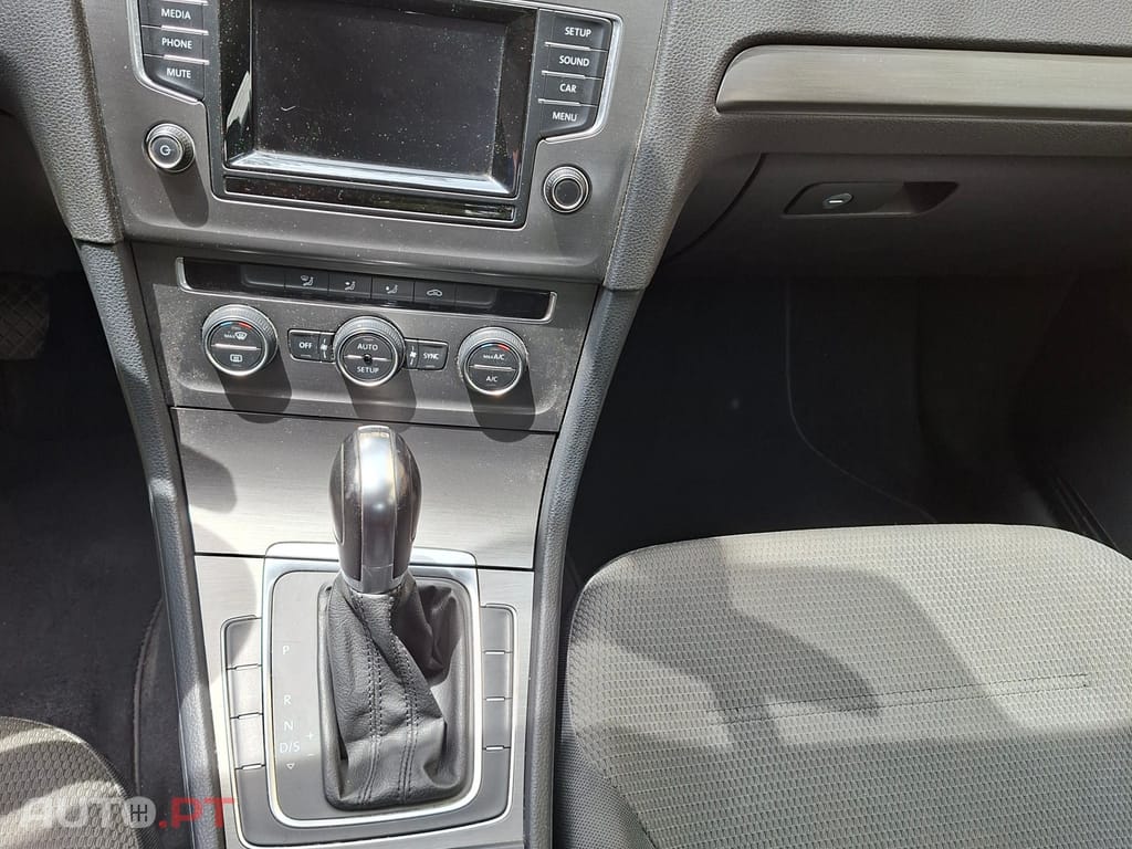 Volkswagen Golf Golf 1.5 TDI Confortline DSG