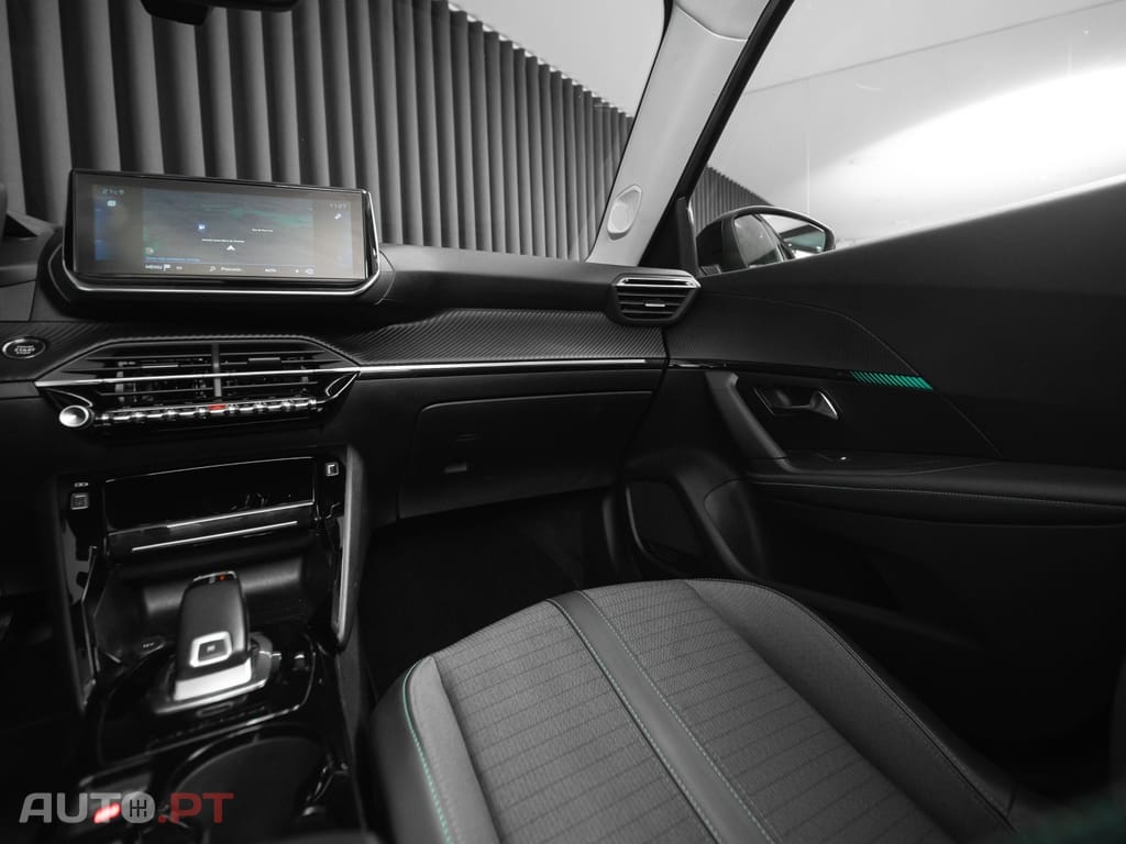 Peugeot 2008 1.5 BlueHDi Allure EAT8