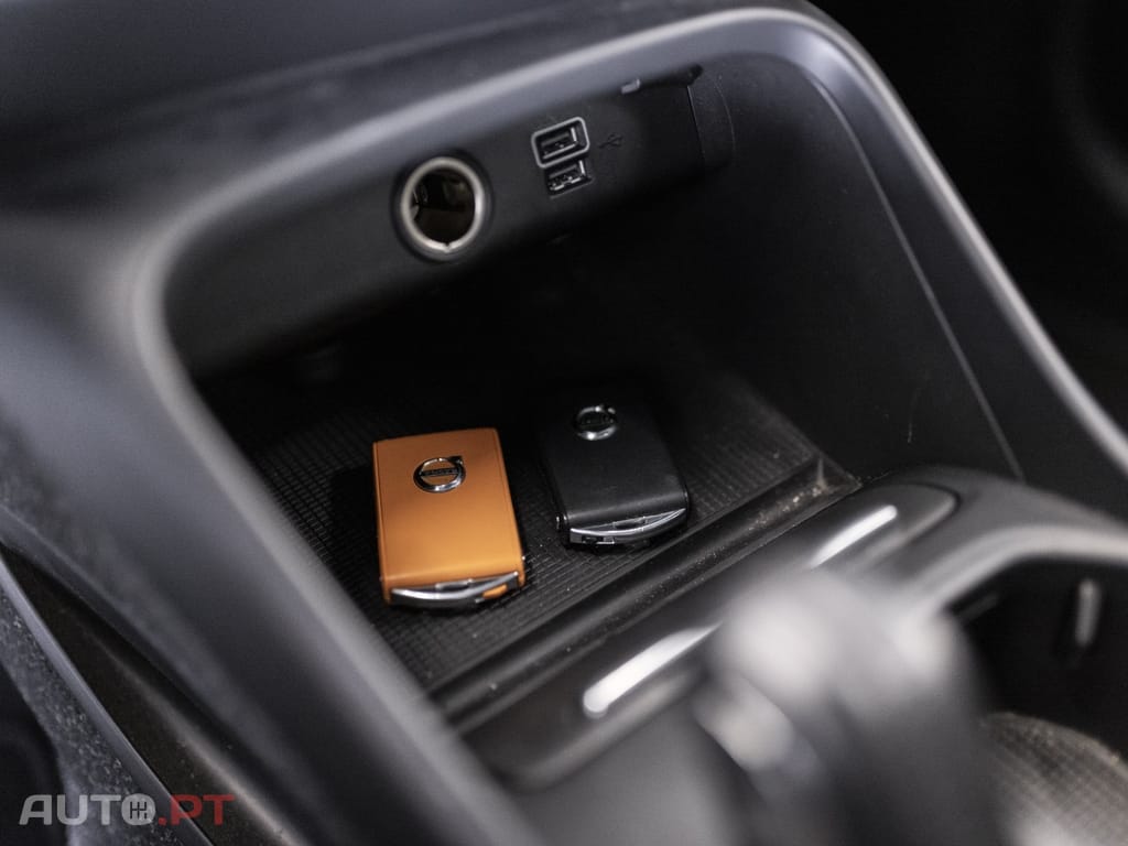 Volvo XC40 T5 Recharge DKG Plus Dark