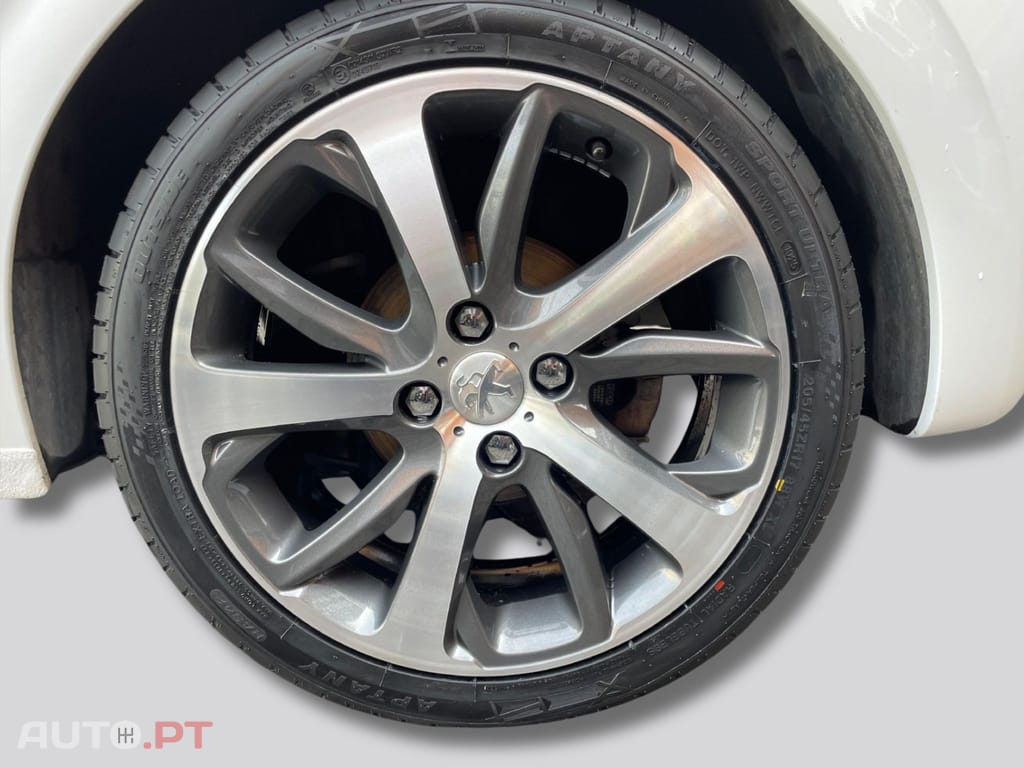 Peugeot 208  1.2 e-THP Féline