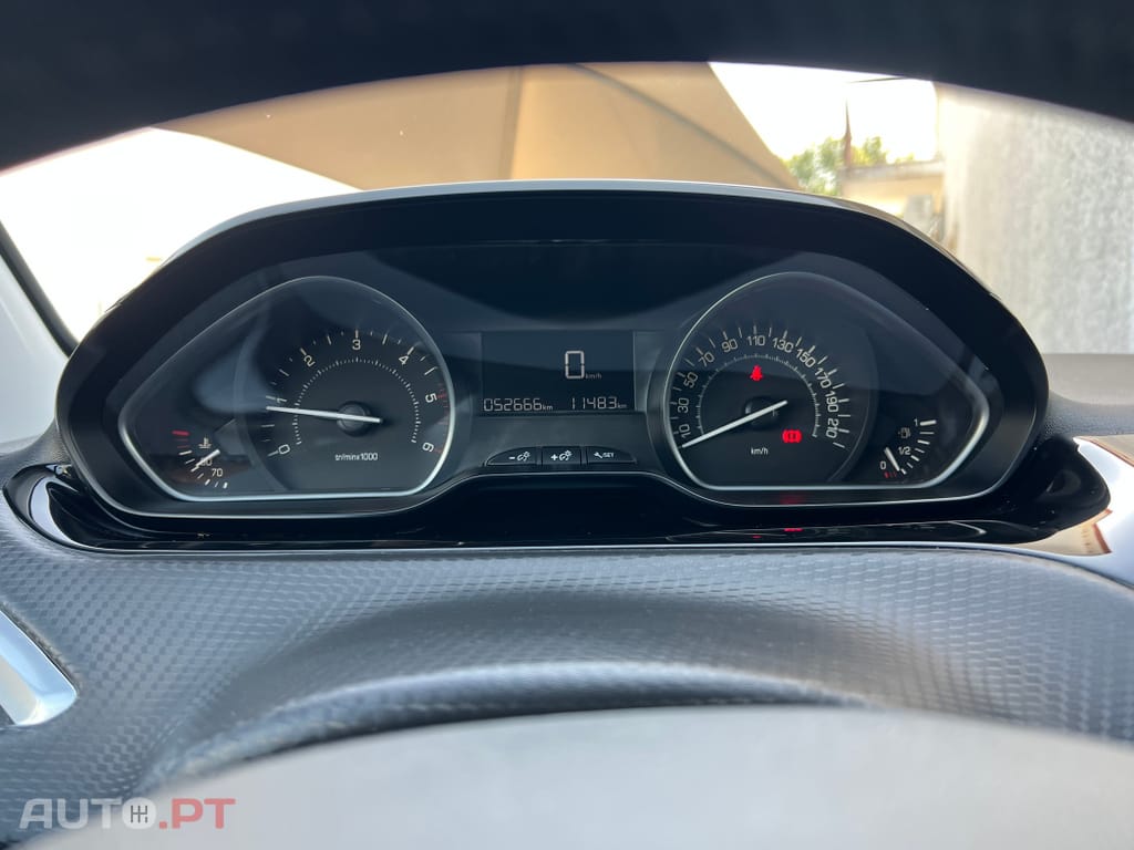 Peugeot 2008 1.5 BlueHDi Signature