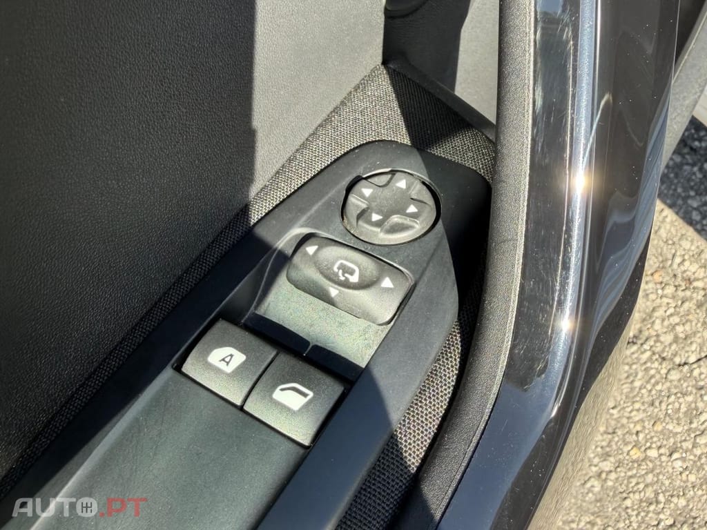 Peugeot 208 1.2 PureTech Signature