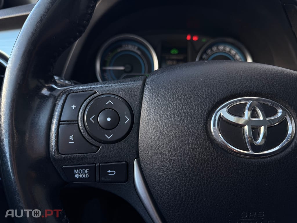 Toyota Auris Outro