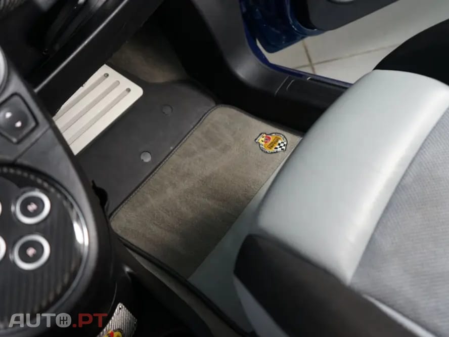 Abarth 695 Outro