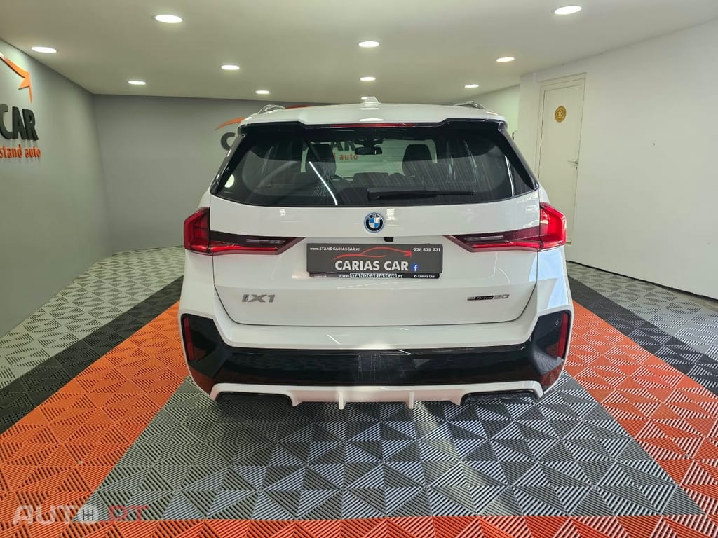 BMW iX1 eDrive20 Edição Desportiva M