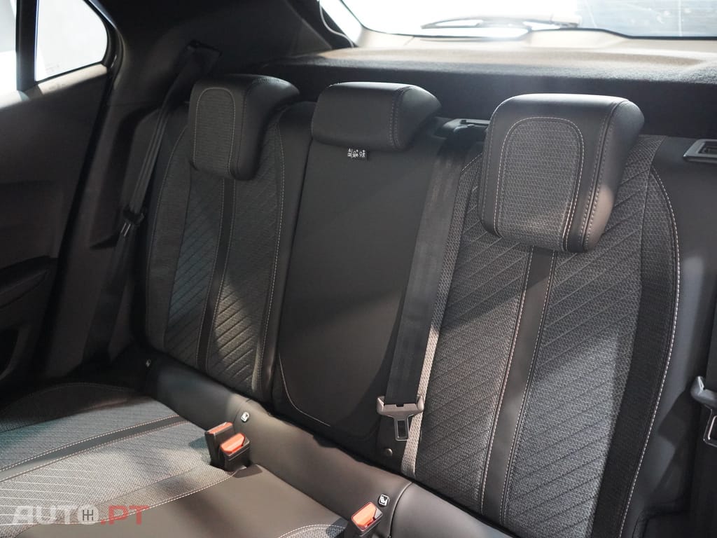 Peugeot 2008 1.2 PureTech Allure
