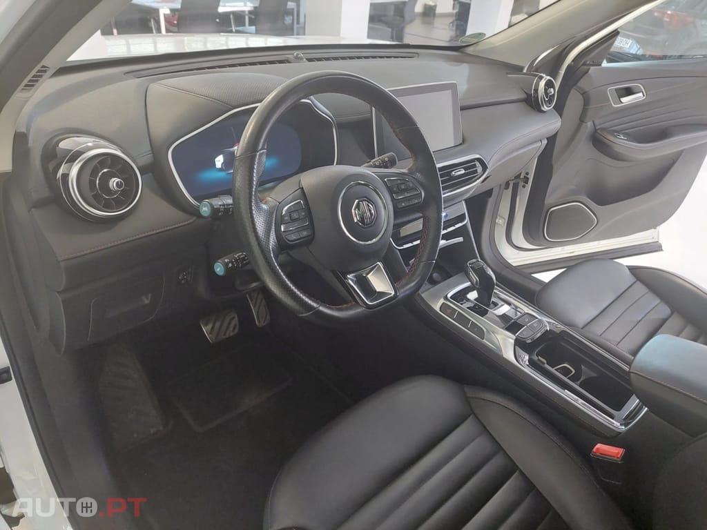 MG EHS PHEV Luxury