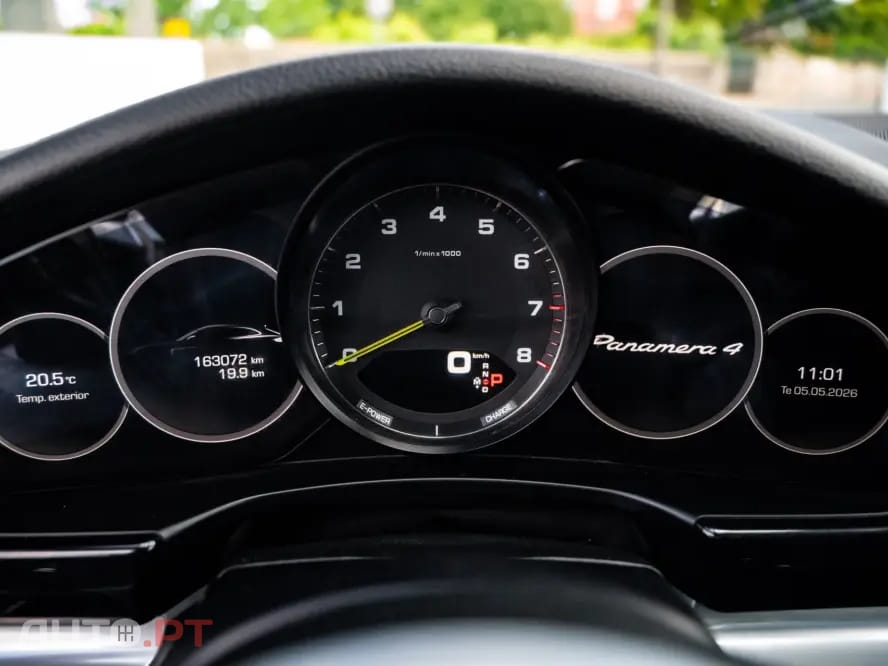Porsche Panamera 4 E-Hybrid Platinum Edition