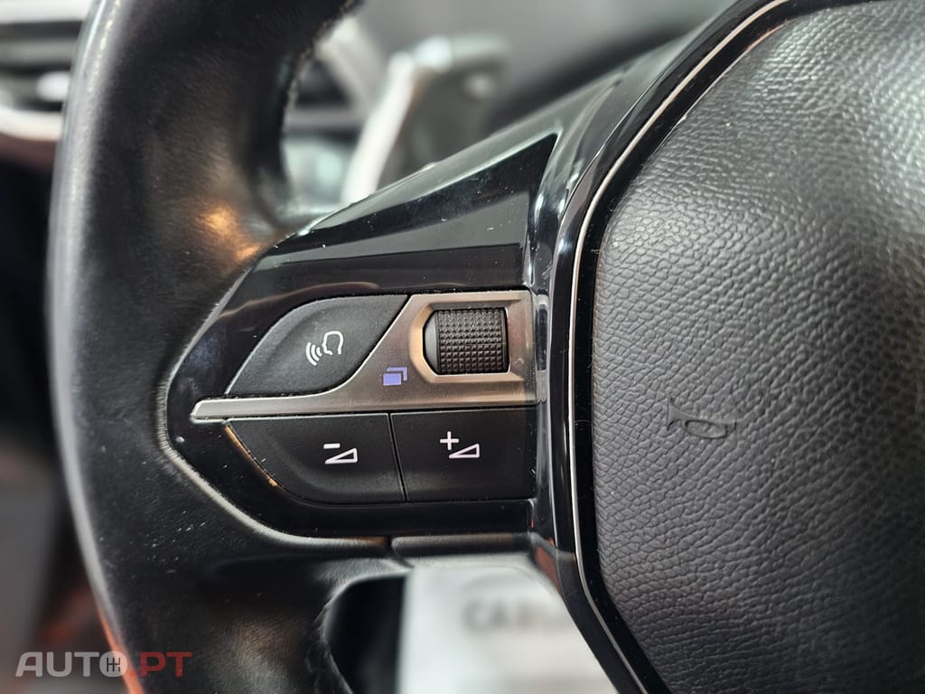 Peugeot 5008 1.2 PureTech Allure EAT8