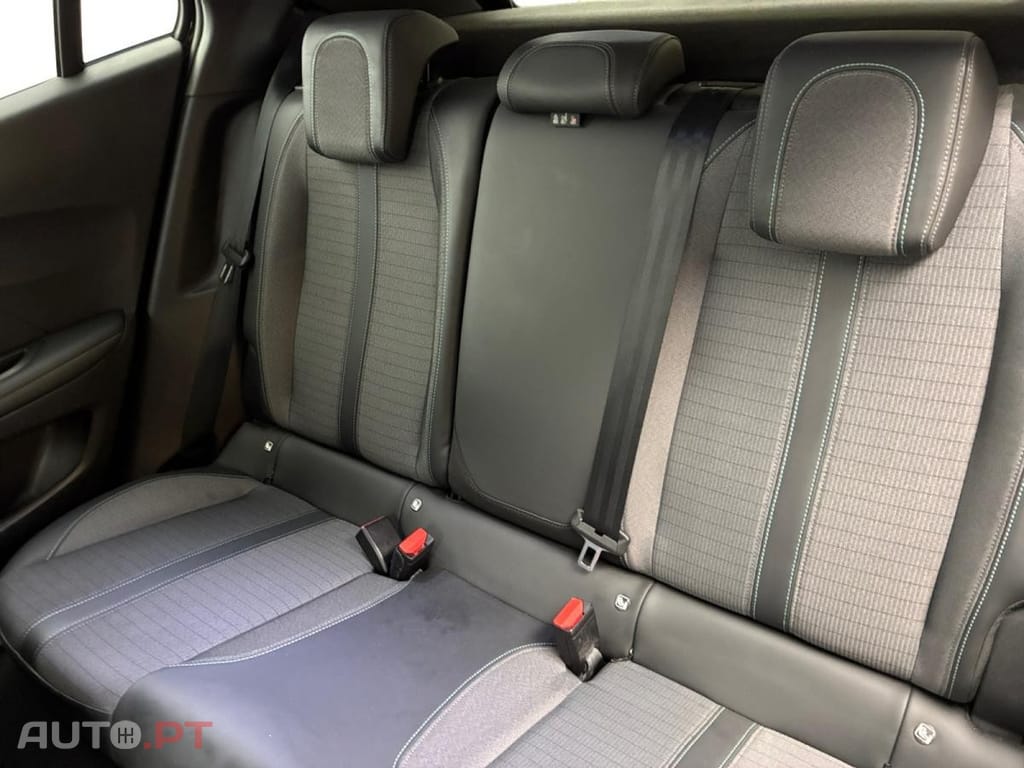 Peugeot 2008 1.5 BlueHDi Allure Pack