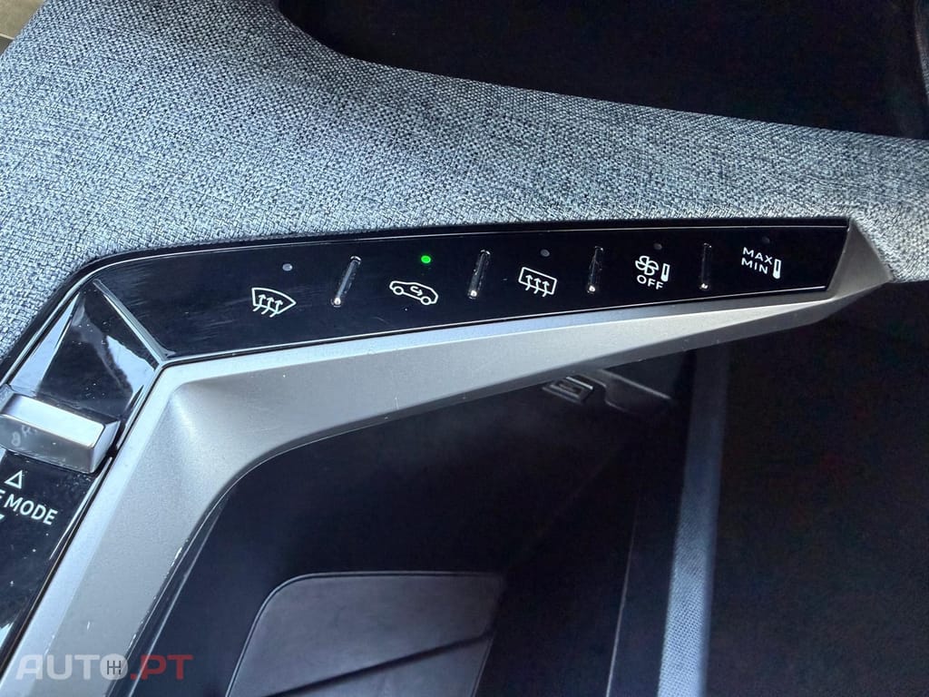Peugeot 3008 1.2 Hybrid Allure e-DCS6