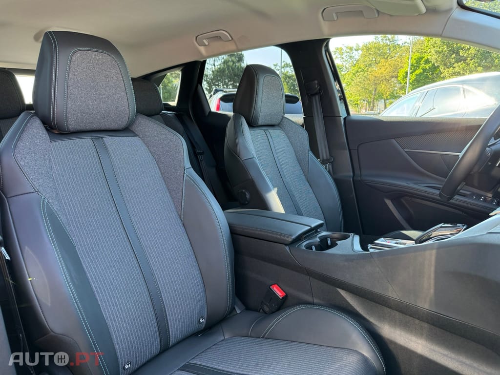 Peugeot 3008 1.6 Hybrid Allure e-EAT8