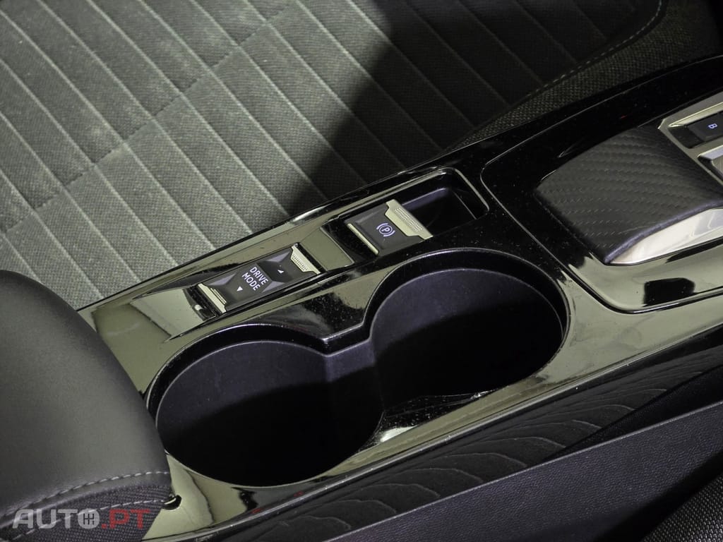 Peugeot E-208 50 kWh Style