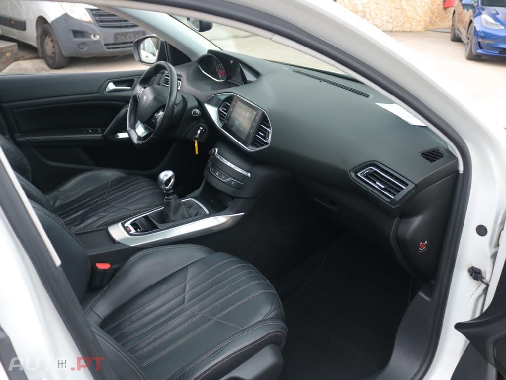 Peugeot 308 1.6 BlueHDi Allure EAT6
