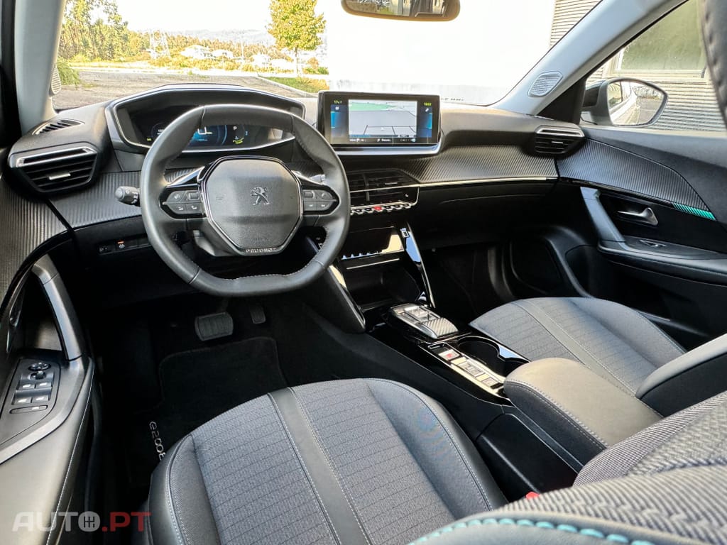 Peugeot E-2008 50 kWh Allure