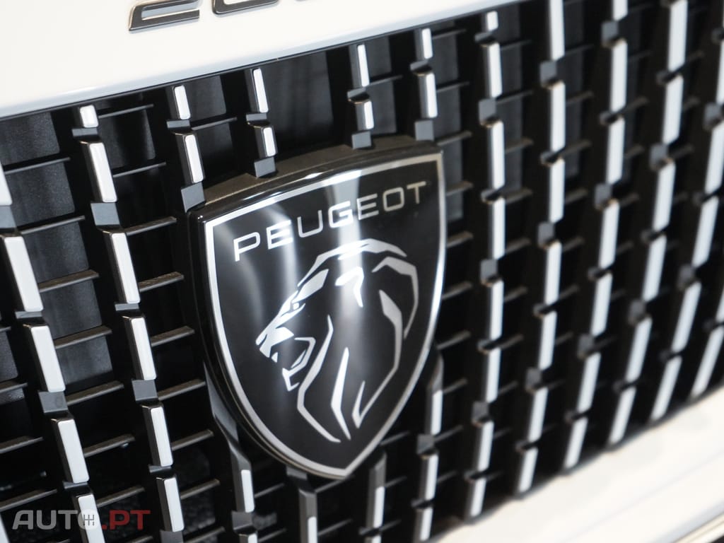 Peugeot 2008 1.2 Hybrid Allure e-DCS6