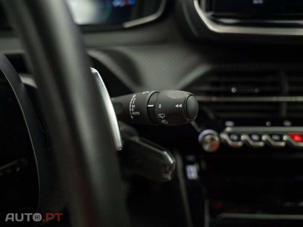 Peugeot 2008 1.2 Hybrid Allure e-DCS6