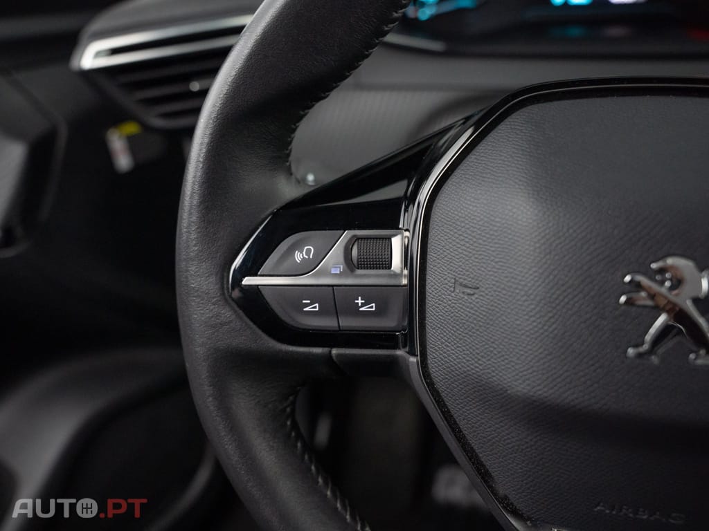 Peugeot E-2008 50 kWh Active Pack