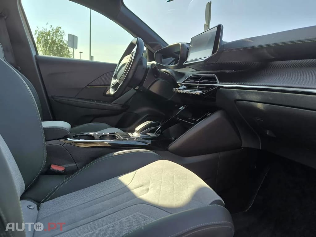 Peugeot E-208 50 kWh GT Line
