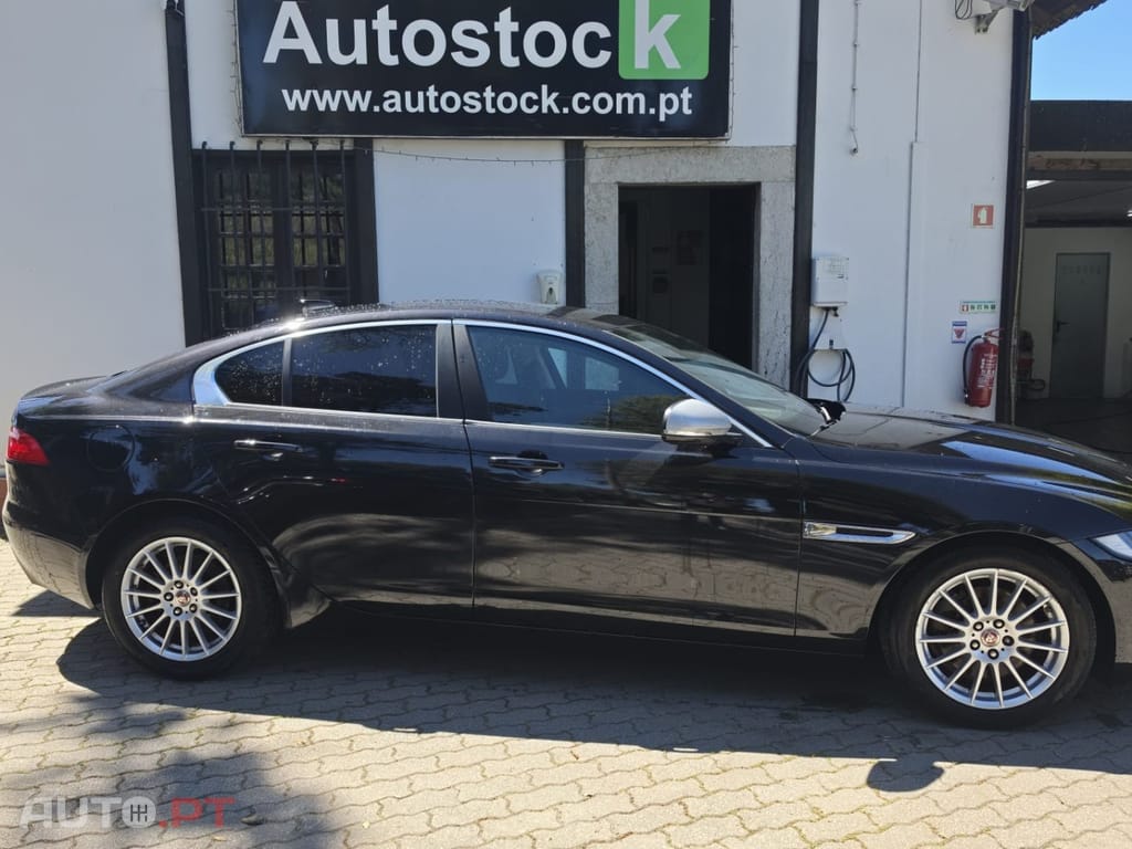 Jaguar XE E-Performance Pure