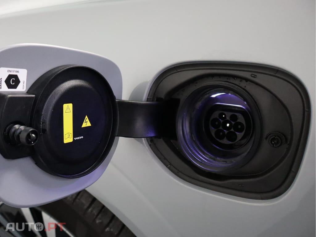 Volvo XC60 2.0 T6 350 AWD PHEV Core Auto