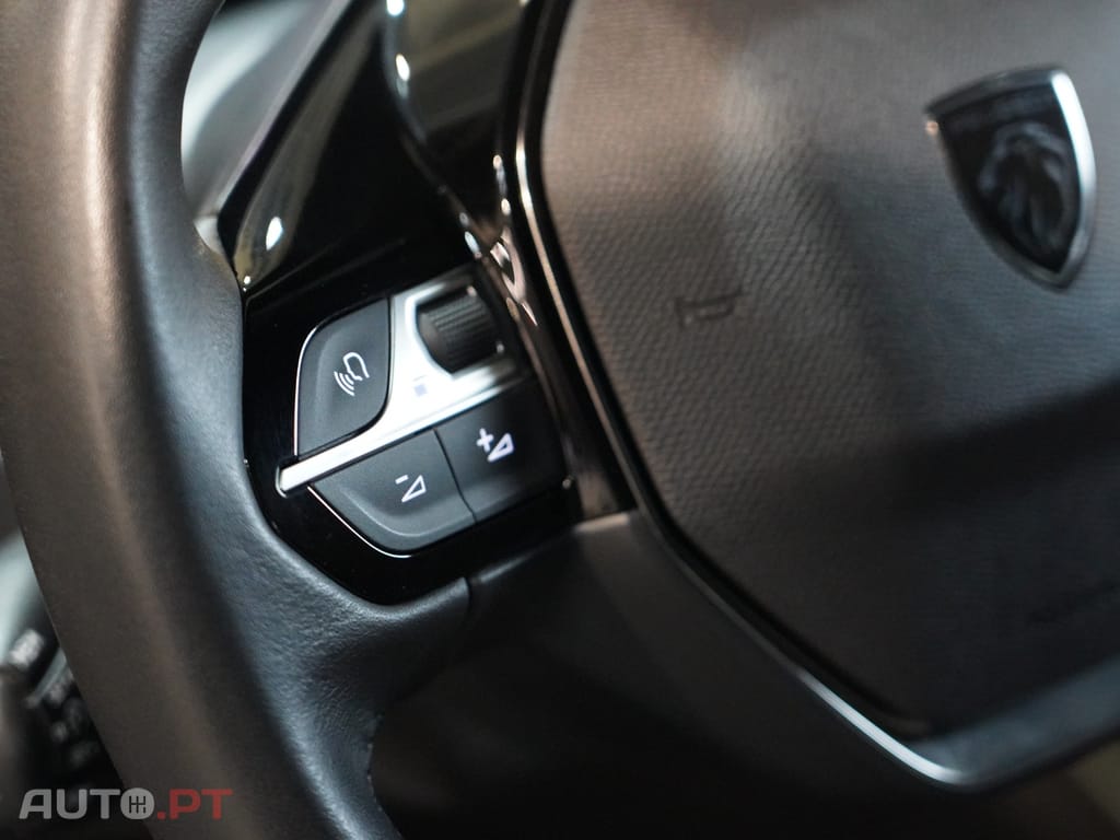 Peugeot 2008 1.2 PureTech Allure