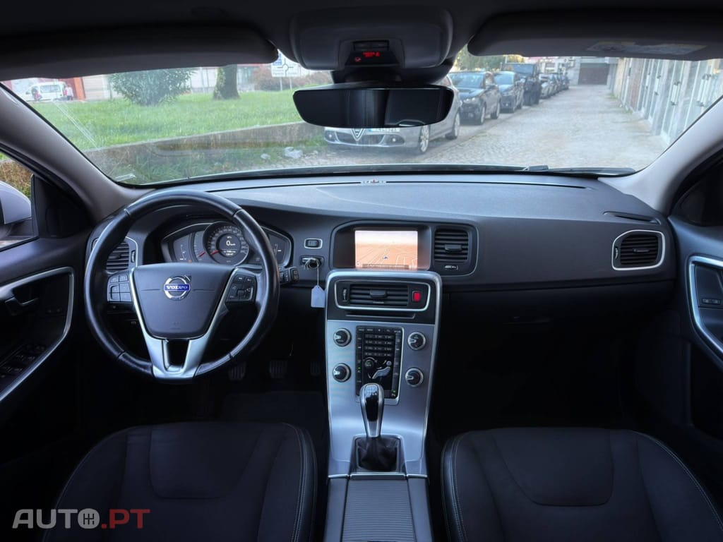 Volvo V60 2.0 D2 Momentum Drive