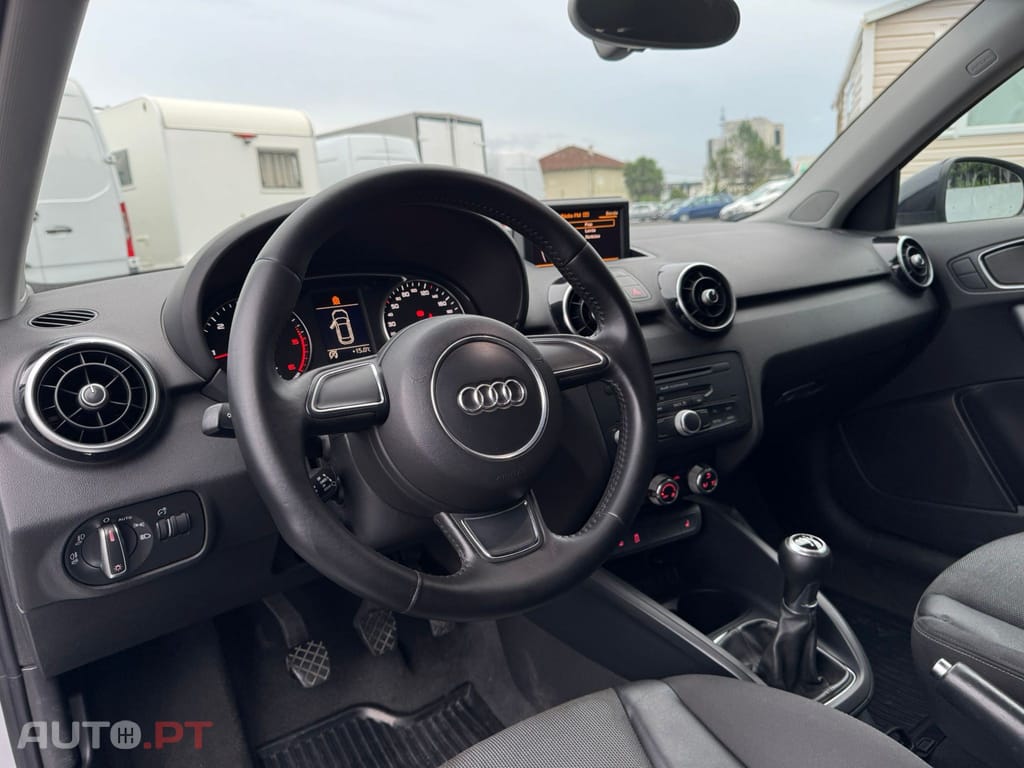 Audi A1 1.6 TDi S-line