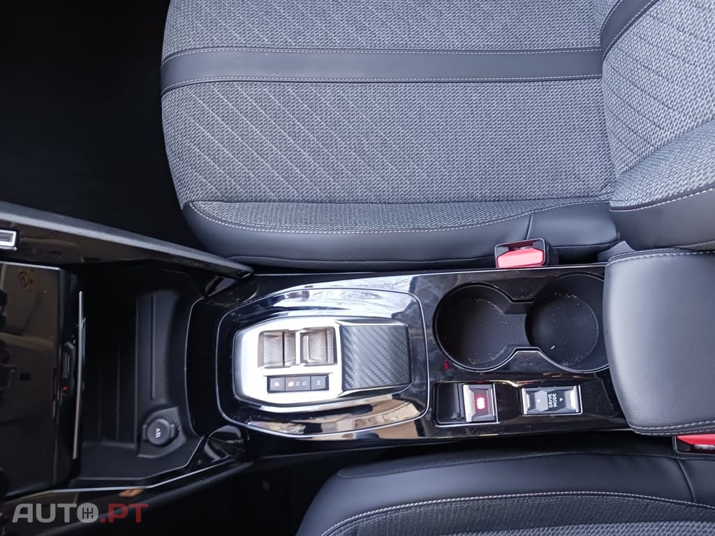 Peugeot 208 1.2 Hybrid Allure e-DCS6