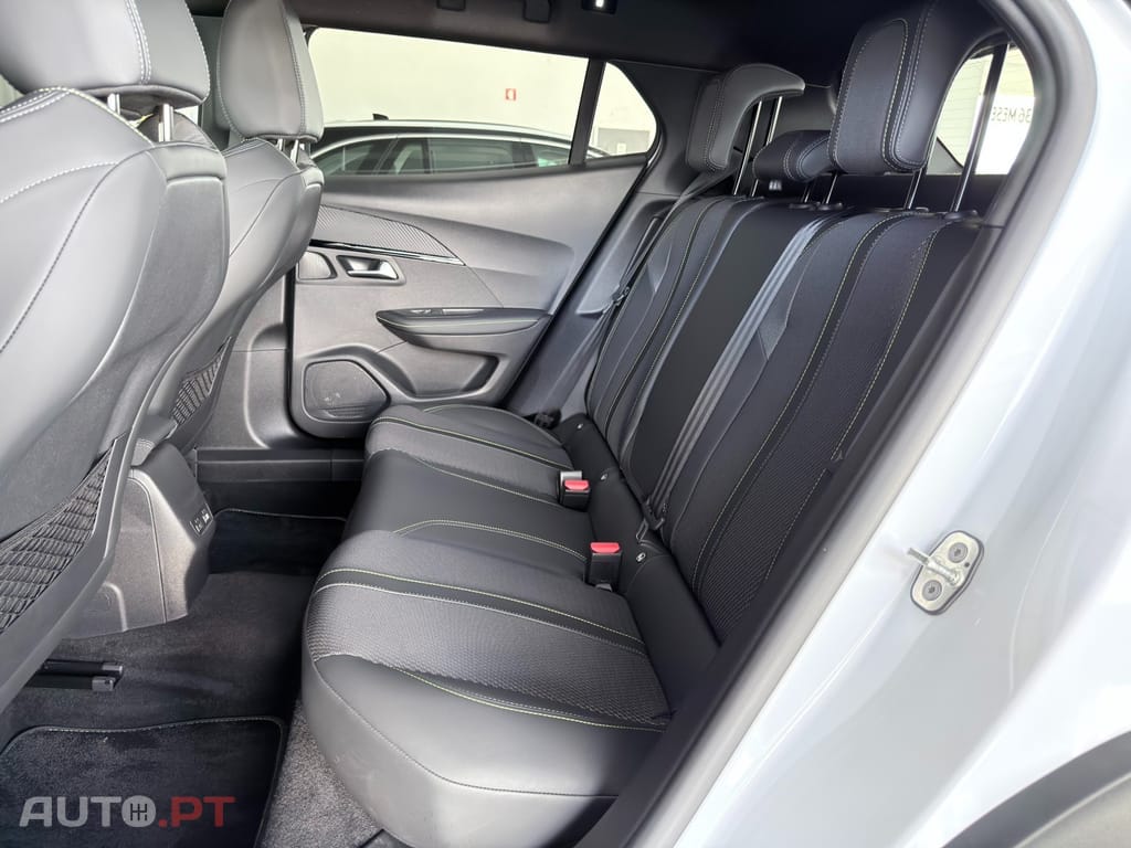 Peugeot E-2008 54 kWh GT