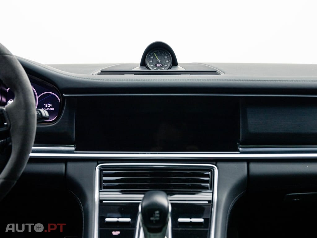 Porsche Panamera 4 E-Hybrid Platinum Edition