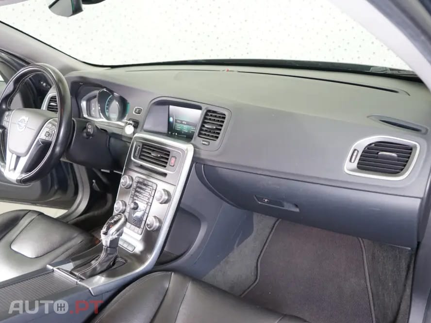 Volvo V60 2.4 D6 Momentum AWD Phev