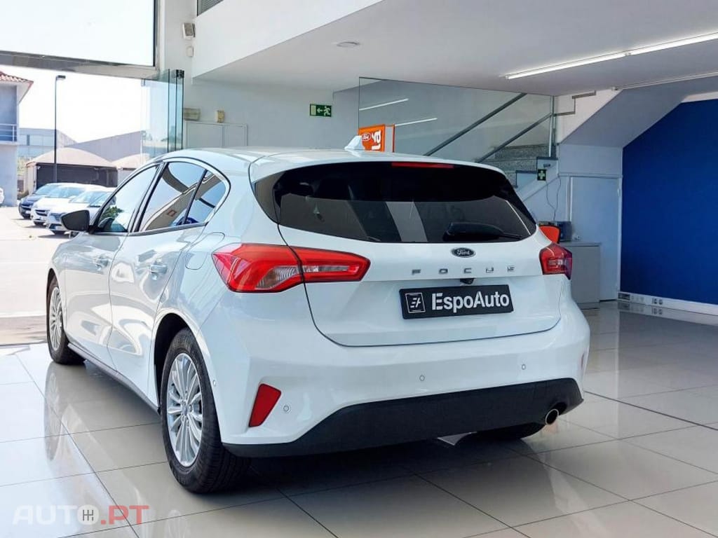 Ford Focus 1.5 TDCi ECOBlue Titanium Aut. — fotografia 3
