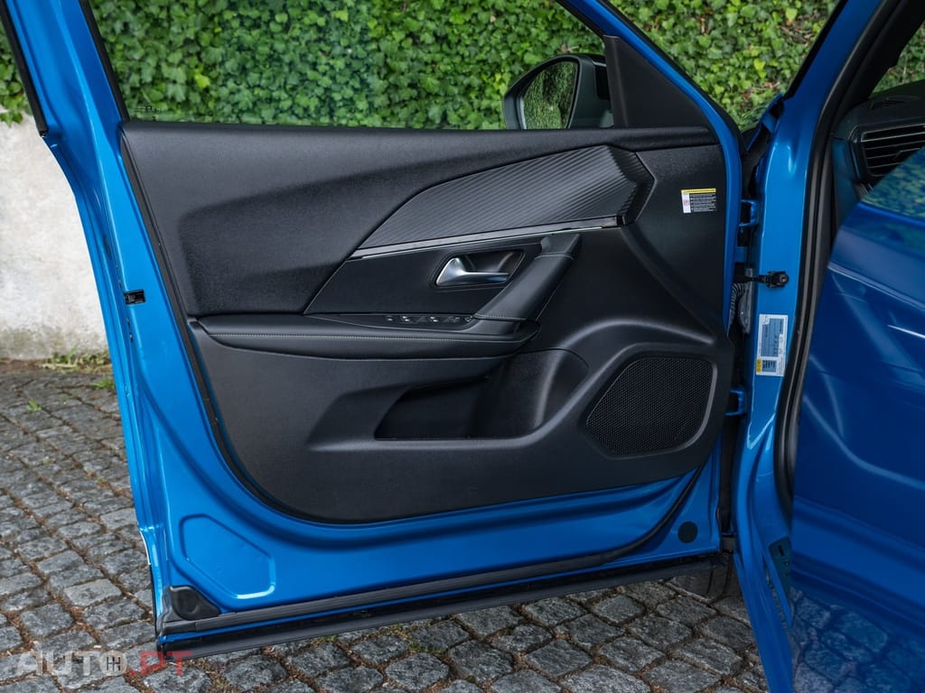 Peugeot E-2008 50 kWh GT